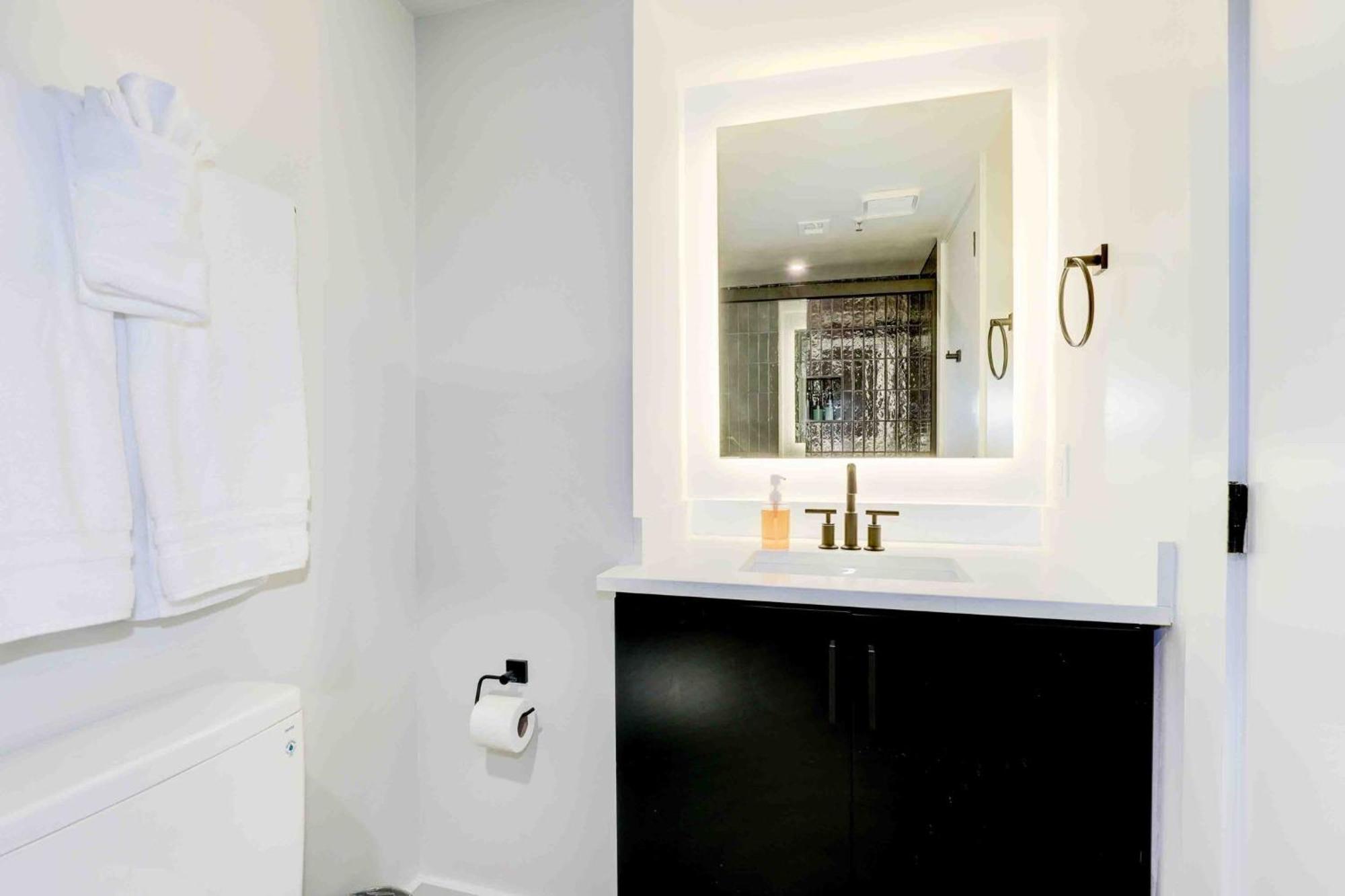 2Br Comfort Apartment In Prime Location Arlington Buitenkant foto